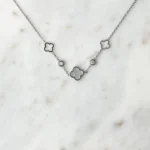 Collier fleur élégance blanc