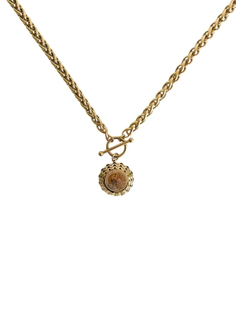 Collier inspiration héritage et tradition doré femme avec pendentif style pièce ancienne embossée et bord scallop – bijou intemporel de la Collection Maroc